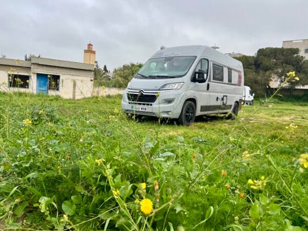 Camper in Safi, Marokko waar ik werd gebeten door een hond.