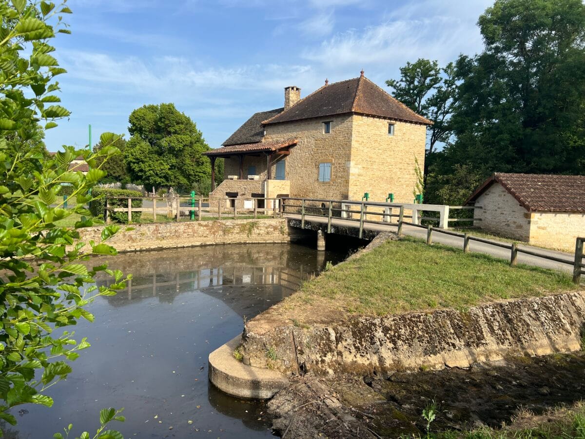 In de voormalige watermolen van Salornay-sur-Guye bevindt zich het kantoor van de camping.
