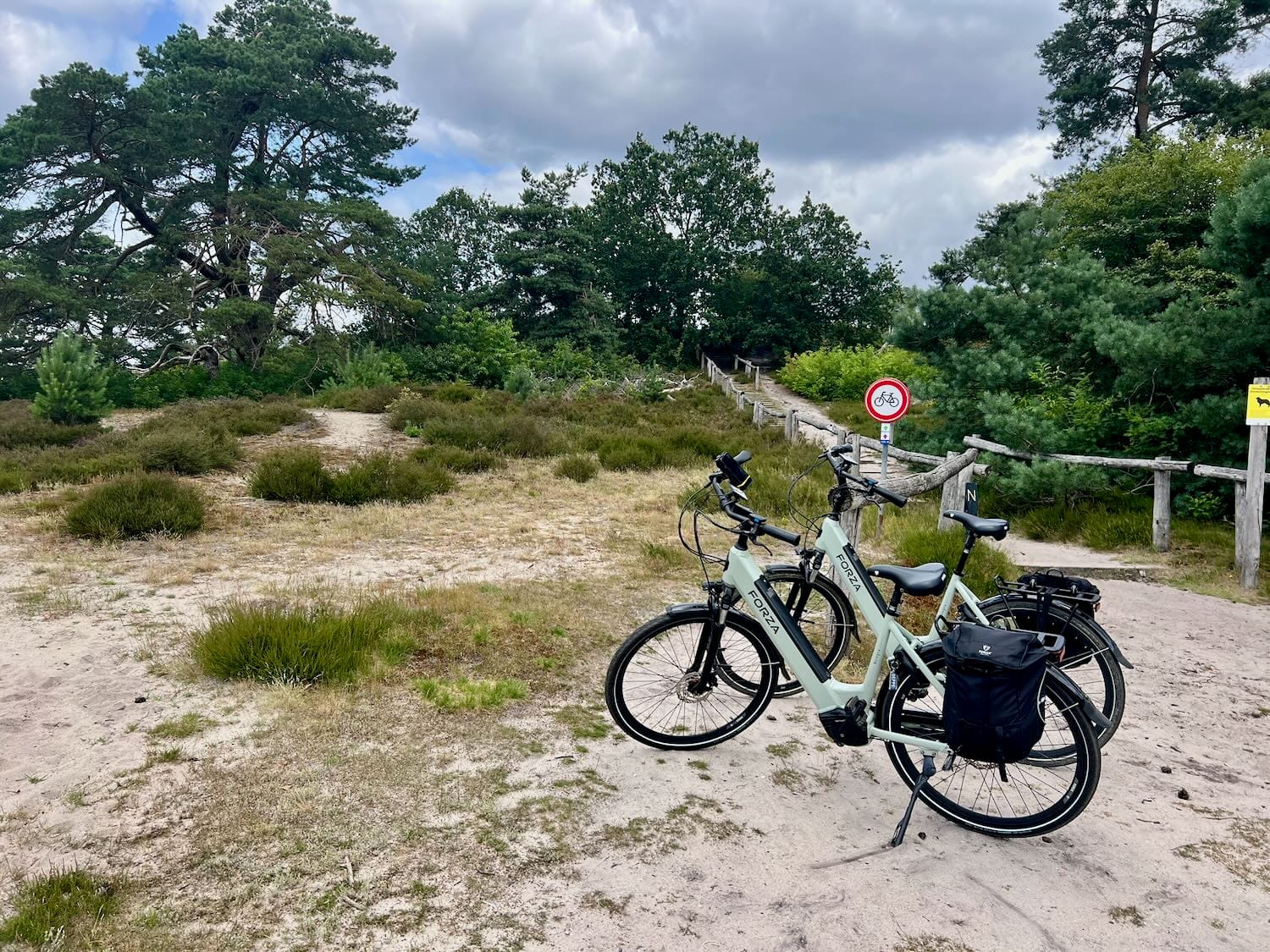 Fietsen over de Renderklippen.