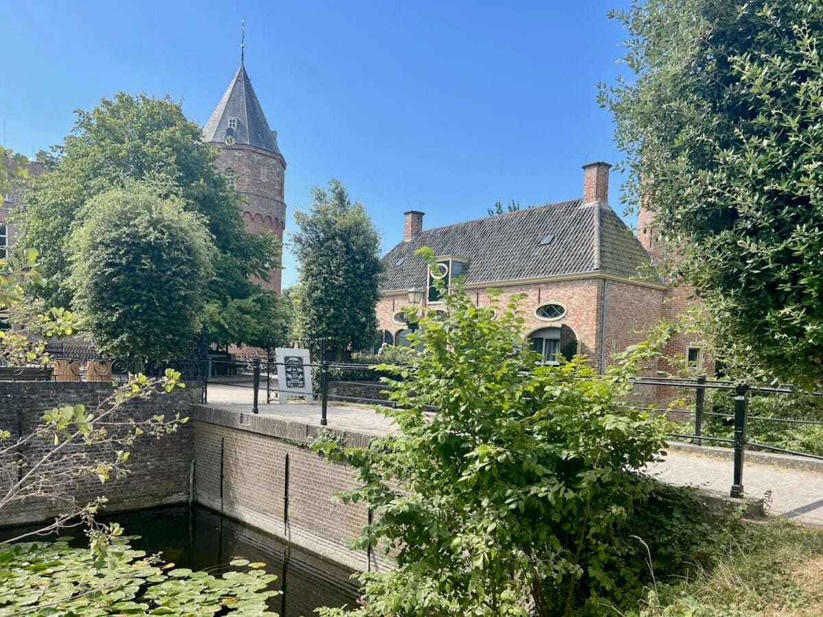 Kasteel Westhove in Oostkapelle op Walcheren, Zeeland.
